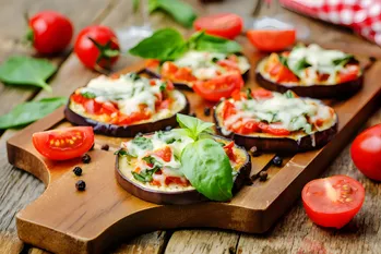 Aubergine is niet alleen kaviaar! Maak een snelle auberginepizza (eenvoudig recept)