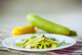 Courgettes gaan niet verloren! Ik kook er het hele seizoen door een heerlijk hapje van: geliefd bij zowel volwassenen als kinderen